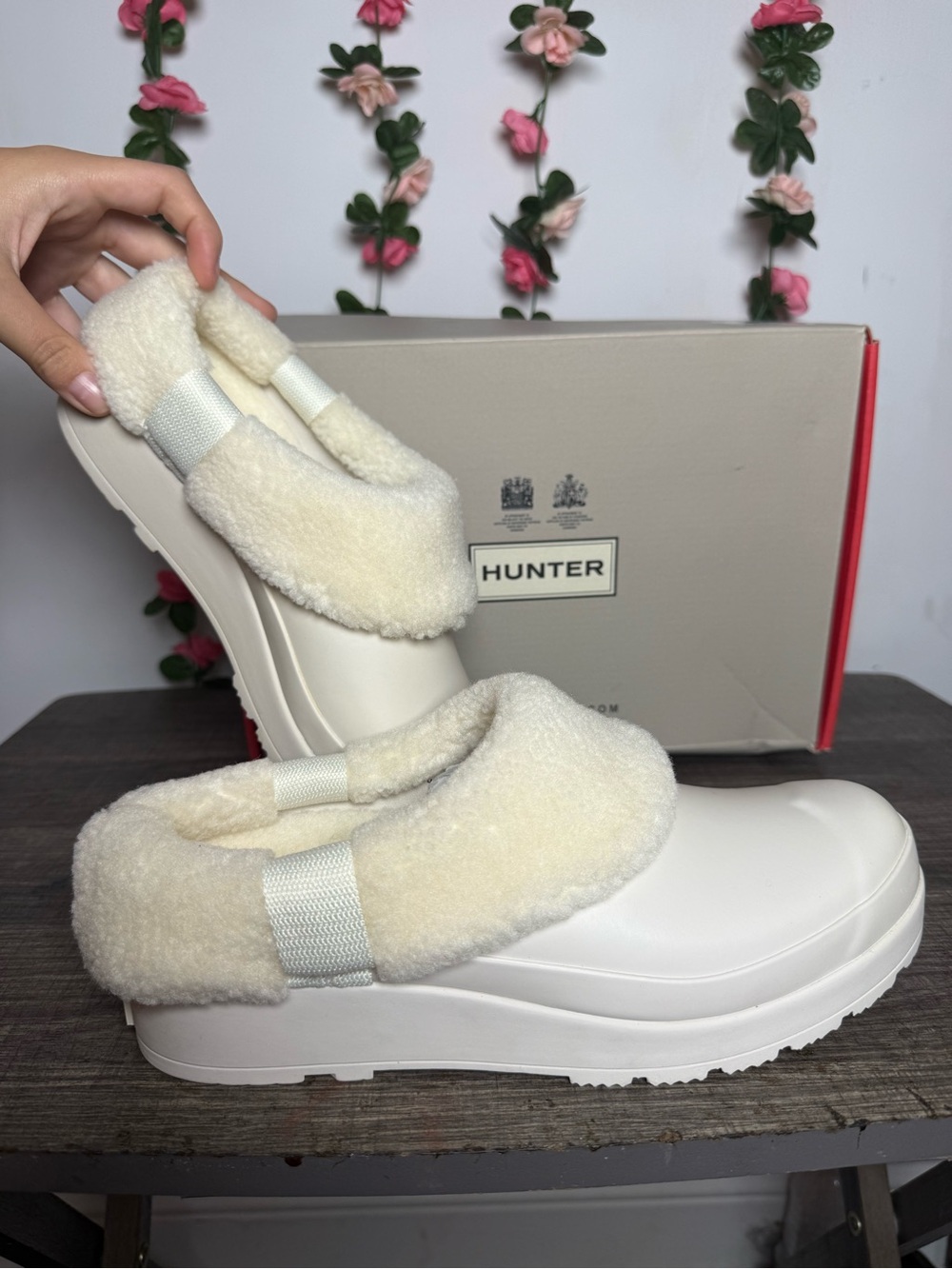 Hunter Cream Shearling-Lined Clog Mules